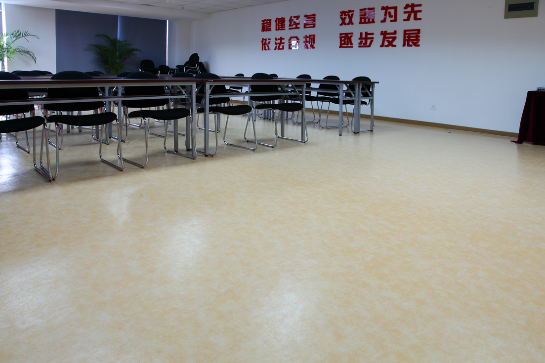 辦公室PVC塑膠地板有哪些特性？【騰方PVC地板】