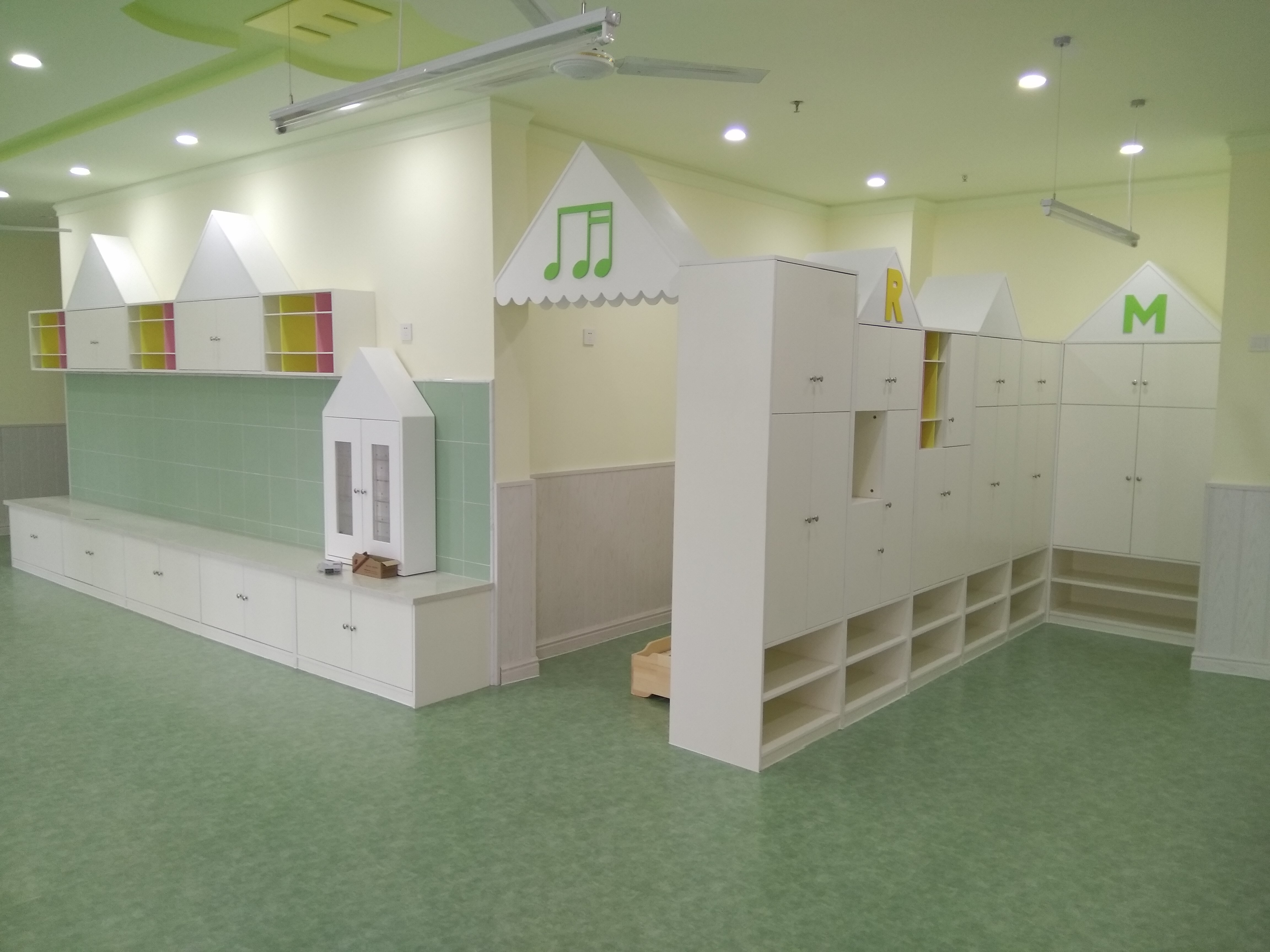 幼兒園PVC地板施工價(jià)錢由哪些方面決定？【騰方PVC地板】