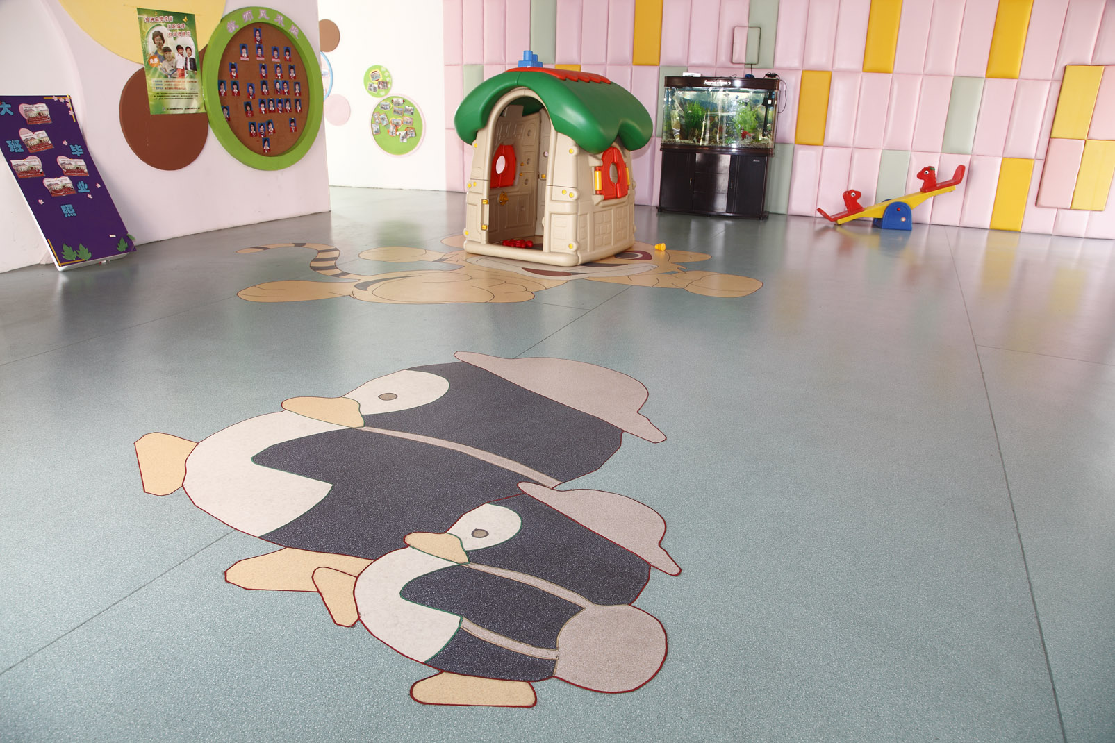 卡通幼兒園PVC地板才是孩子的最?lèi)?ài)【騰方PVC地板】