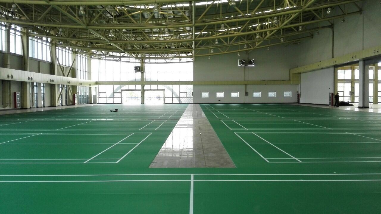 羽毛球場地為什么選用PVC運(yùn)動(dòng)地板而不是木地板【騰方PVC地板】