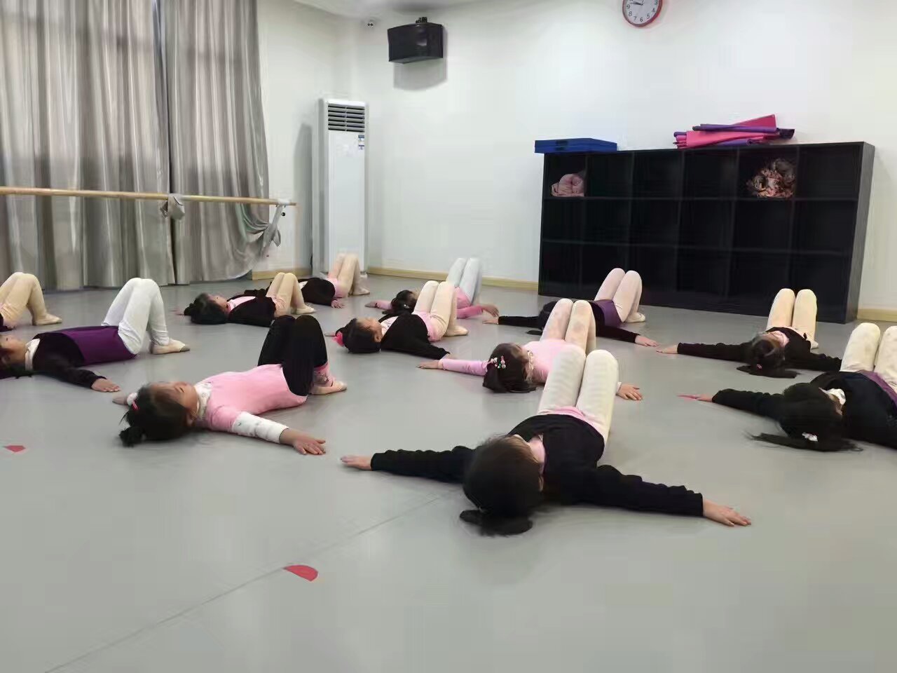選對了舞蹈地膠能很好的減少舞者受傷？【騰方PVC地板】